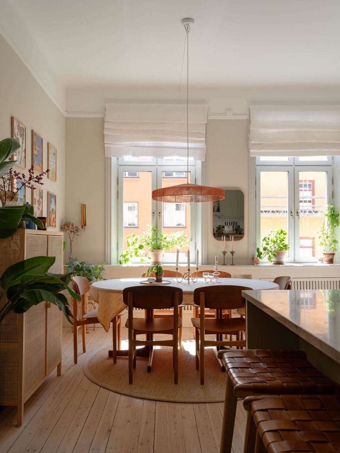 Light and Dark Tones in a Stunning Apartment 25 light social kitchen dining room