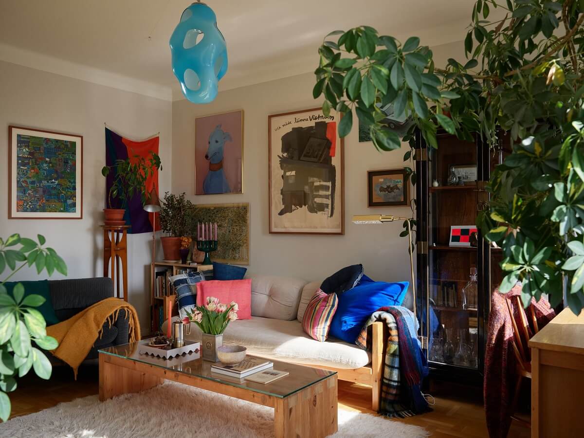 A Swedish Apartment with a Restored Original Kitchen 7 living room with blue accents
