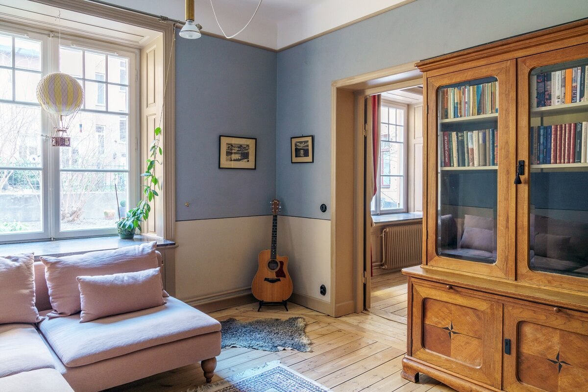 A Unique Courtyard Home in Stockholm 7 living room with blue walls A Unique Courtyard Home in Stockholm