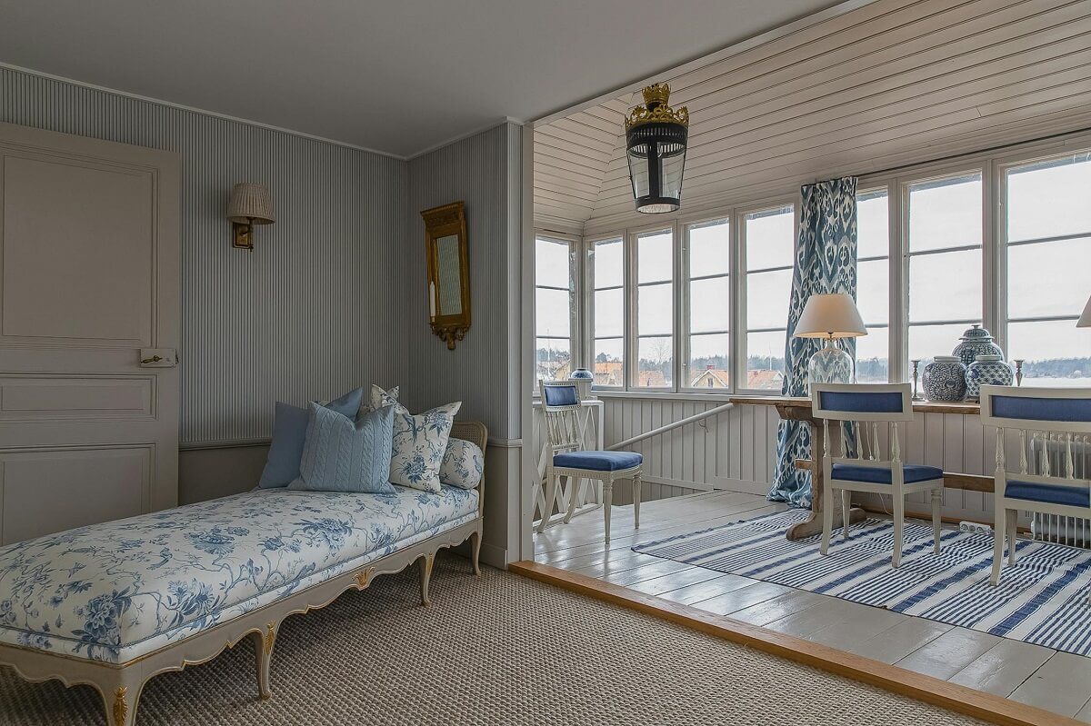 A Classic and Luxurious Lakeside Home in Sweden 28 lounge space luxurious summer house sweden nordroom