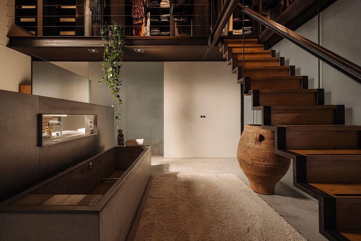 A Luxurious Loft in a Former Amsterdam Church Building 9 modern bathroom