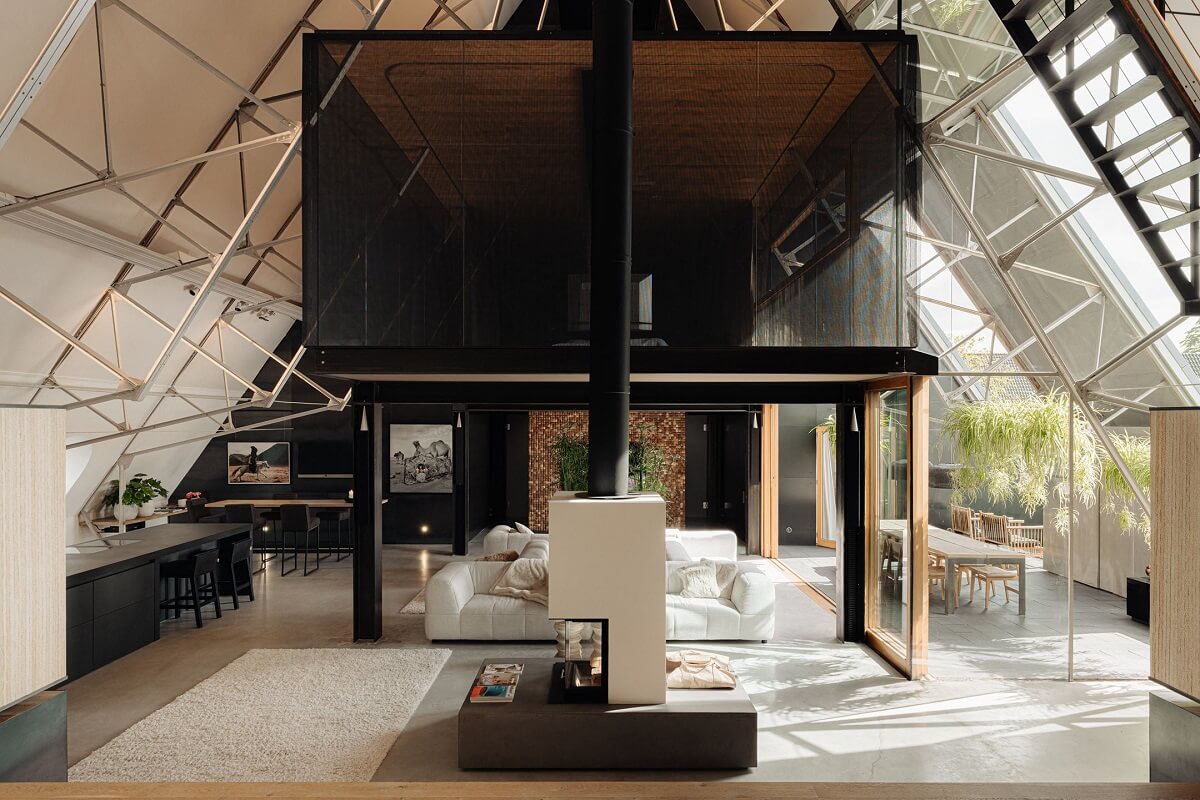 A Luxurious Loft in a Former Amsterdam Church Building 4 modern loft in attic apartment