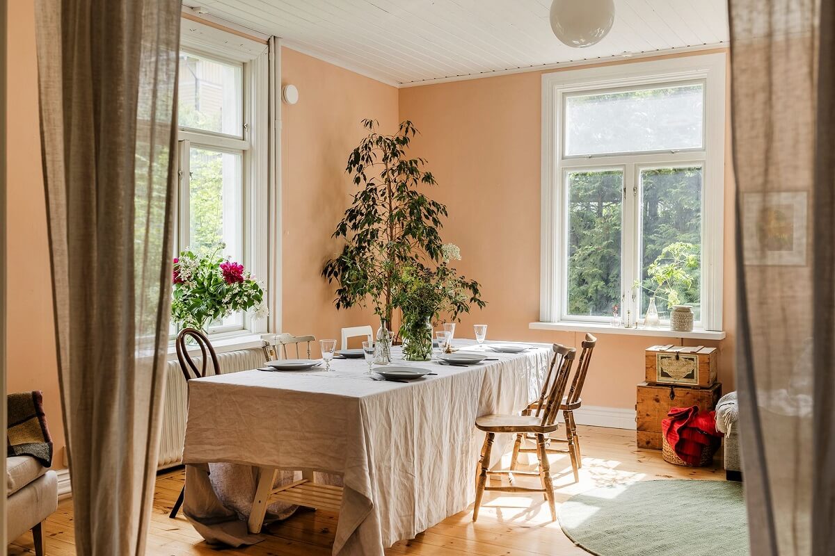 A Historic Swedish Country House with a Beautiful Garden 3 peach walls in living room with dining table