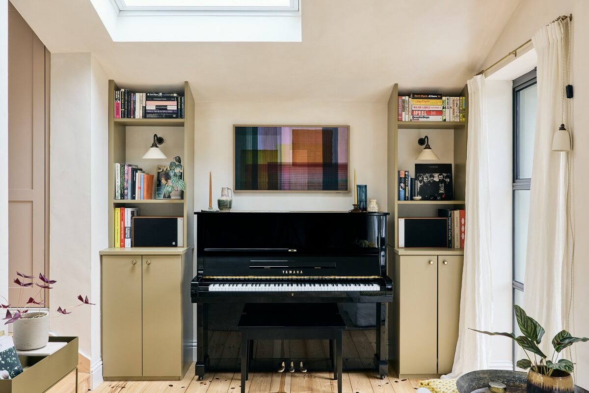A Light Garden Apartment in London's Poet's Corner 3 piano with bookcases