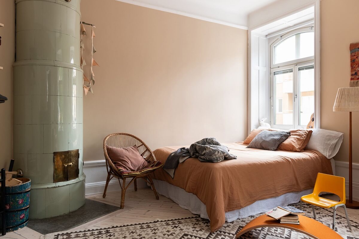 A Swedish Apartment with a Yellow Kitchen 14 pink bedroom with fireplace
