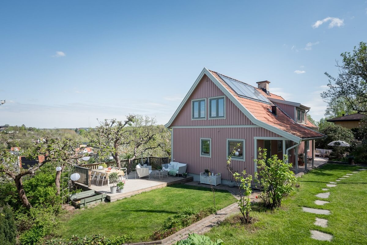 A Pink Swedish House with a Lovely Garden 31 pink swedish house