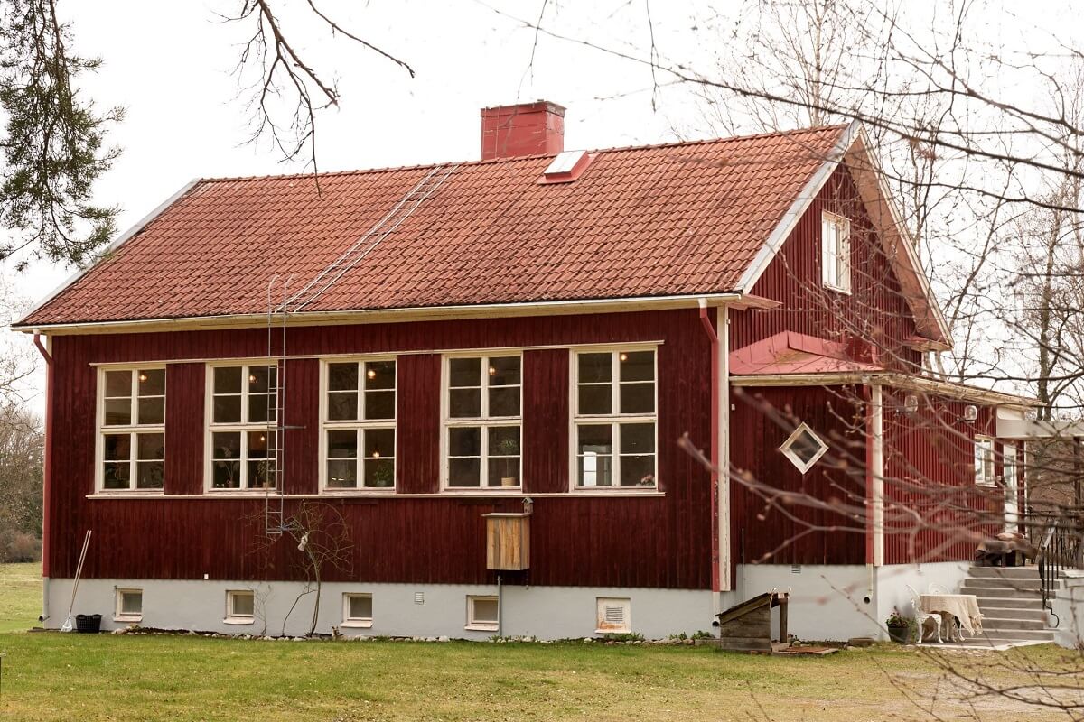 A Charming School Conversion in Sweden 29 red school conversion sweden