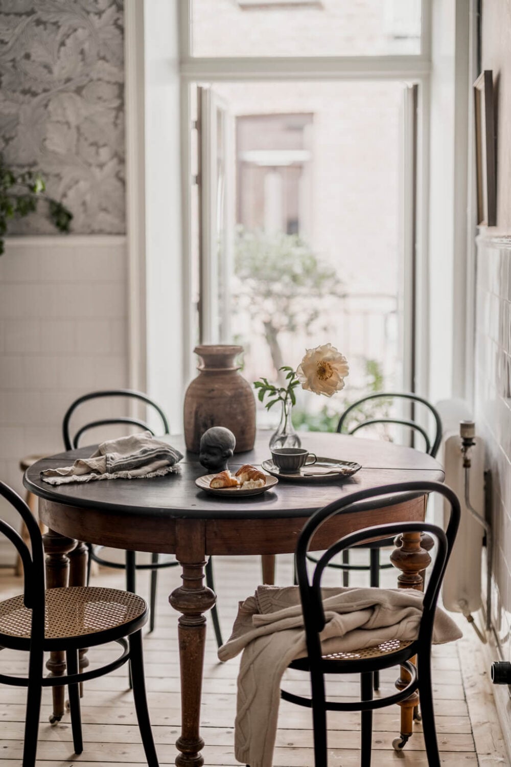 Wallpaper and Historic Charm in a Swedish Apartment 15 round wooden kitchen table