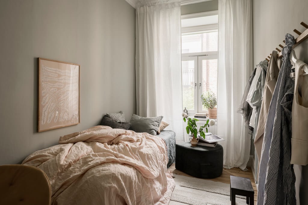 Wallpaper and Historic Charm in a Swedish Apartment 26 serene bedroom