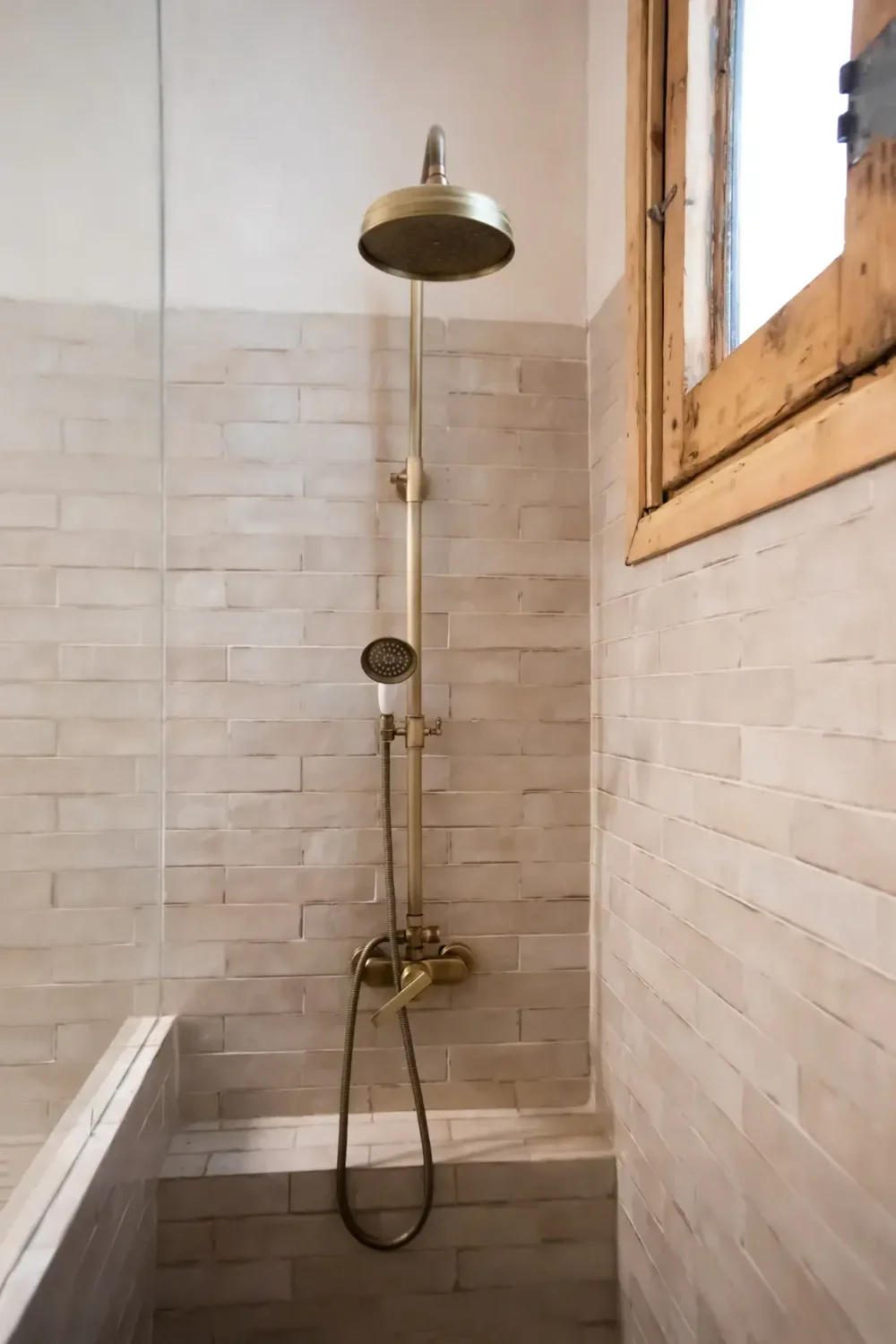A Serene Apartment in Barcelona's Gothic Quarter 9 shower