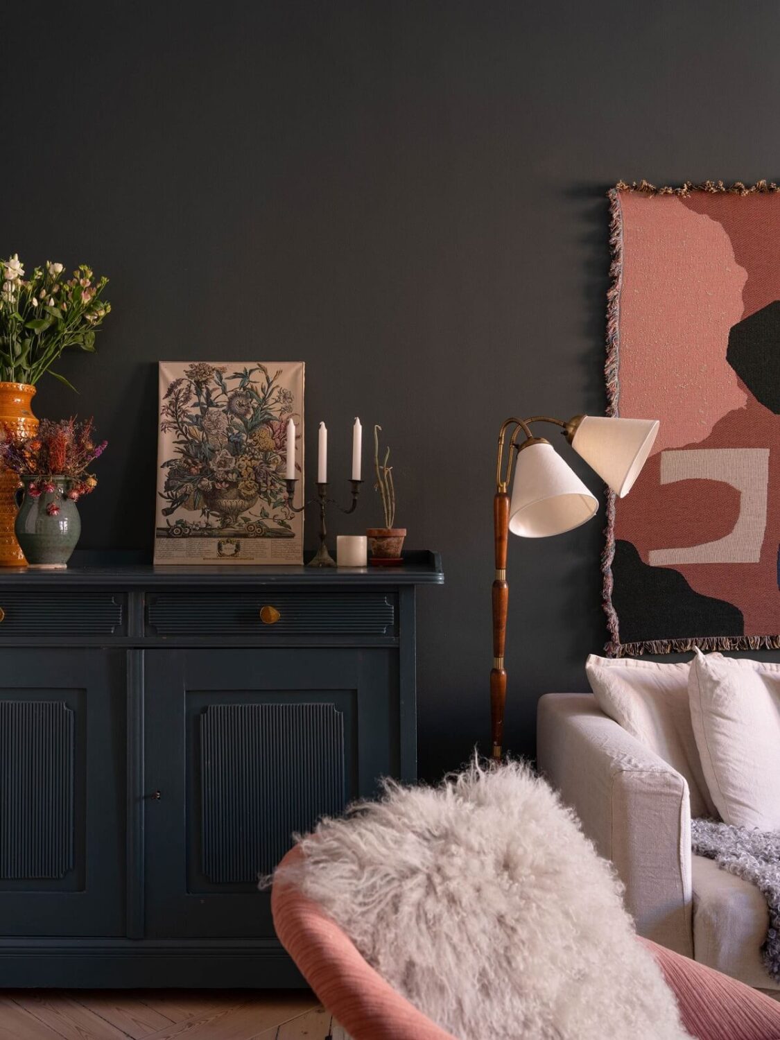 Light and Dark Tones in a Stunning Apartment 4 sitting room detail
