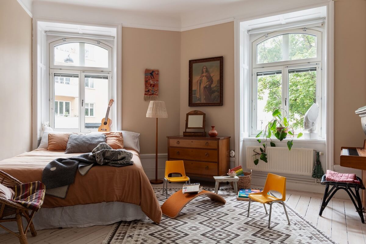 A Swedish Apartment with a Yellow Kitchen 12 soft pink walls in bedroom