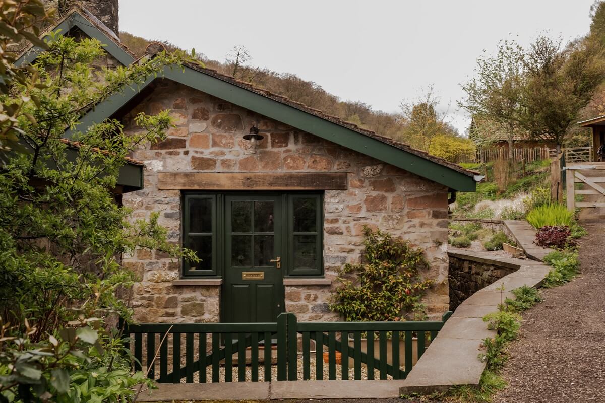 Ochre Yellow and Green Tones in a Cozy Welsh Cottage 28 stone cottage