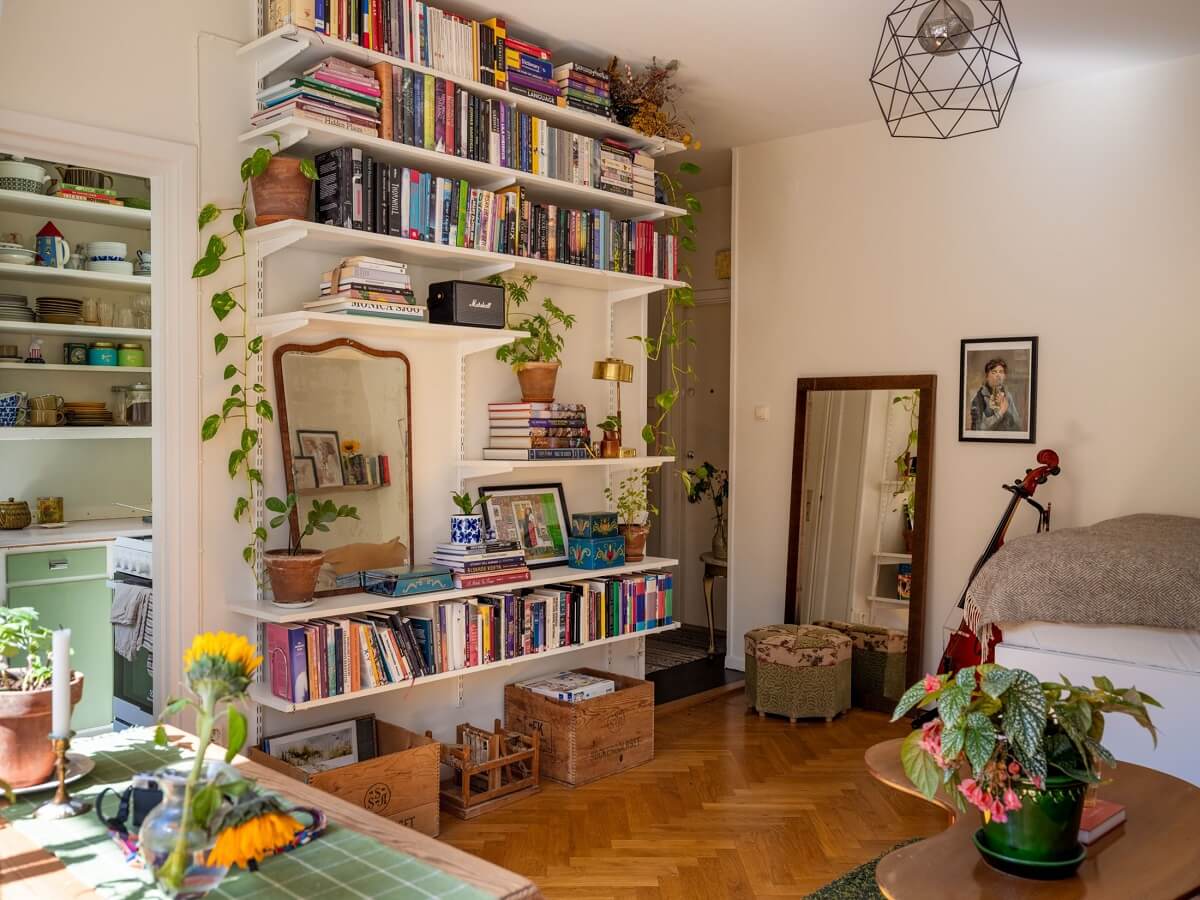 Best of 2024: Loft & Studio Apartments 15 studio apartment with bookshelves