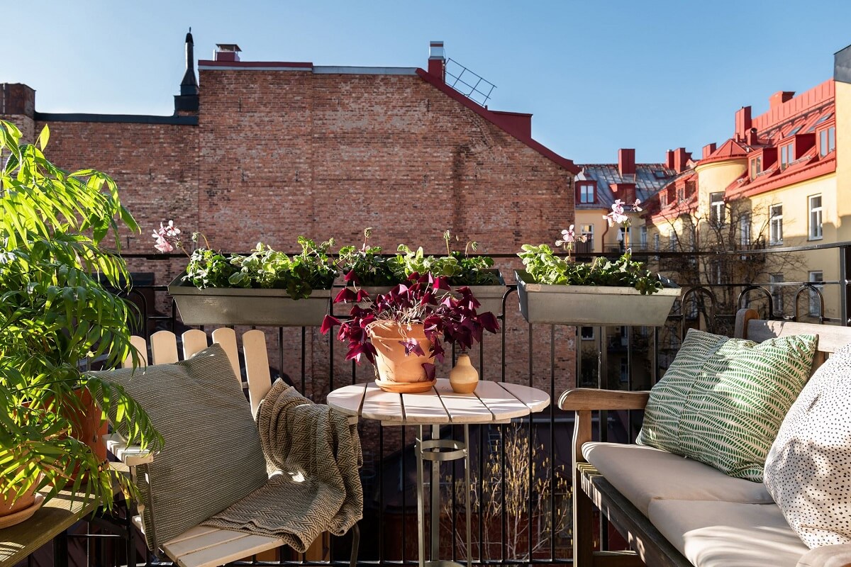 Light Rooms in a Renovated Historic Apartment in Stockholm 19 sunny balcony with planters