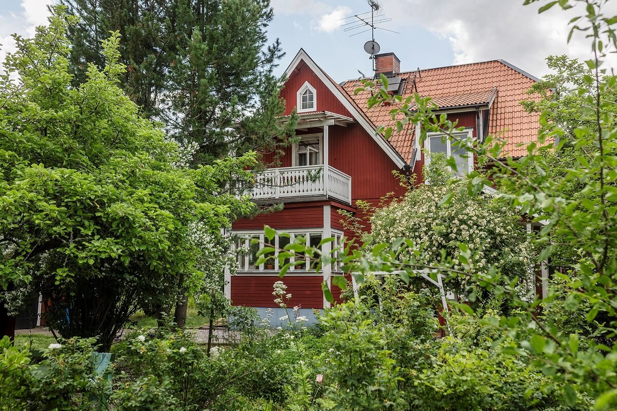 A Historic Swedish Country House with a Beautiful Garden 2 swedish country house with green garden