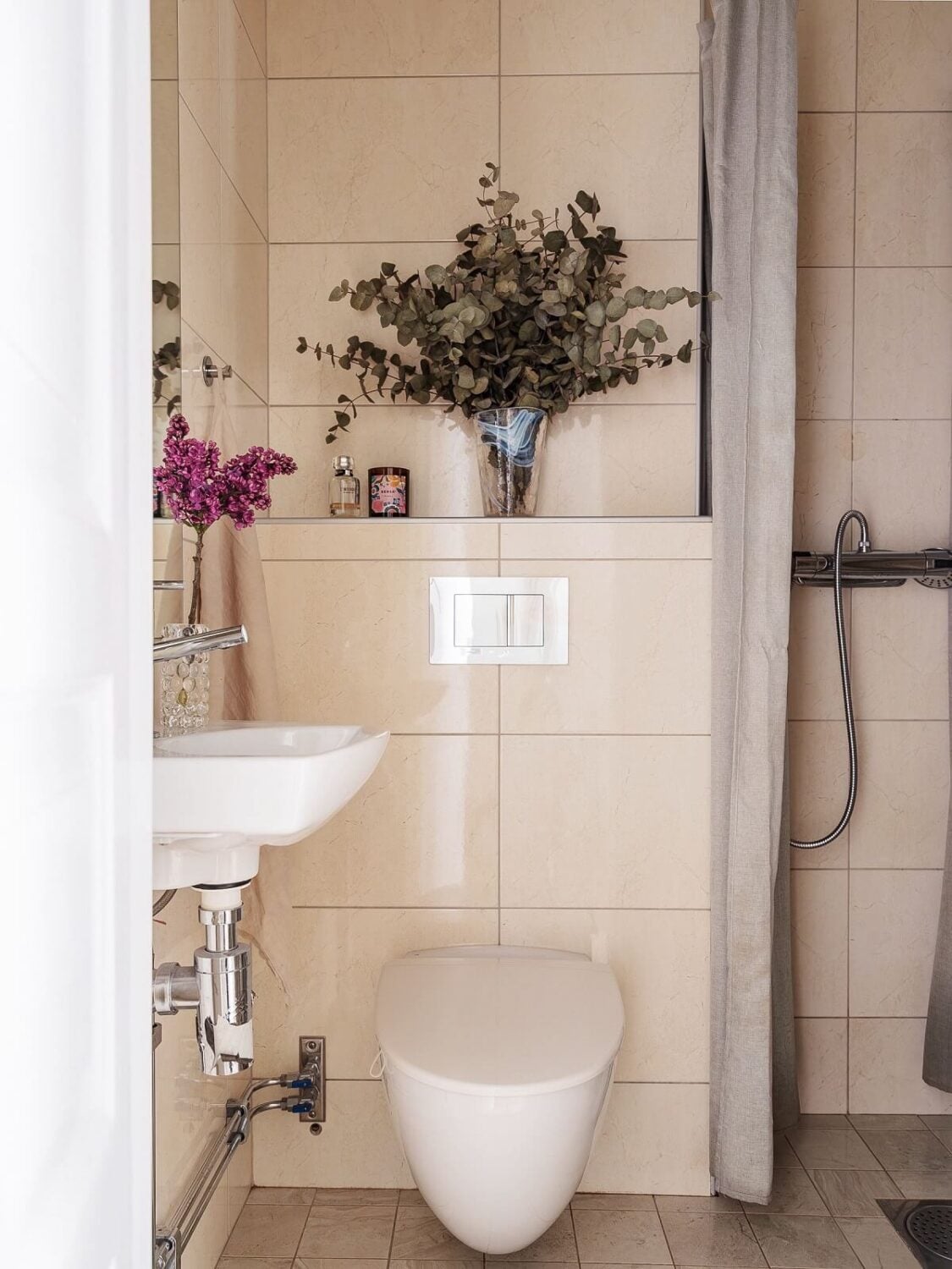 A Small, Tastefully Renovated Apartment in Stockholm 18 tiny bathroom