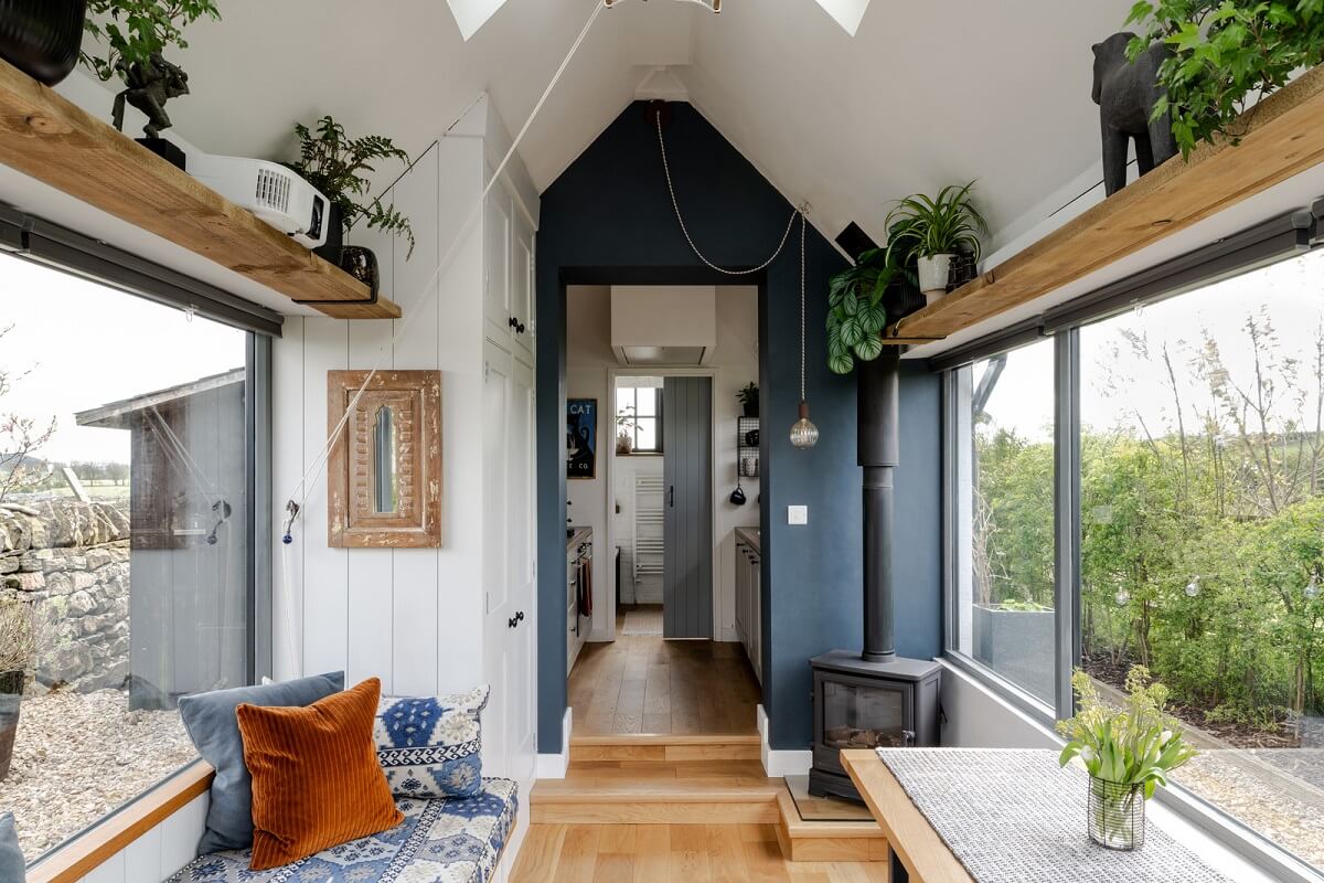 tiny-house-window-seat-nordroom