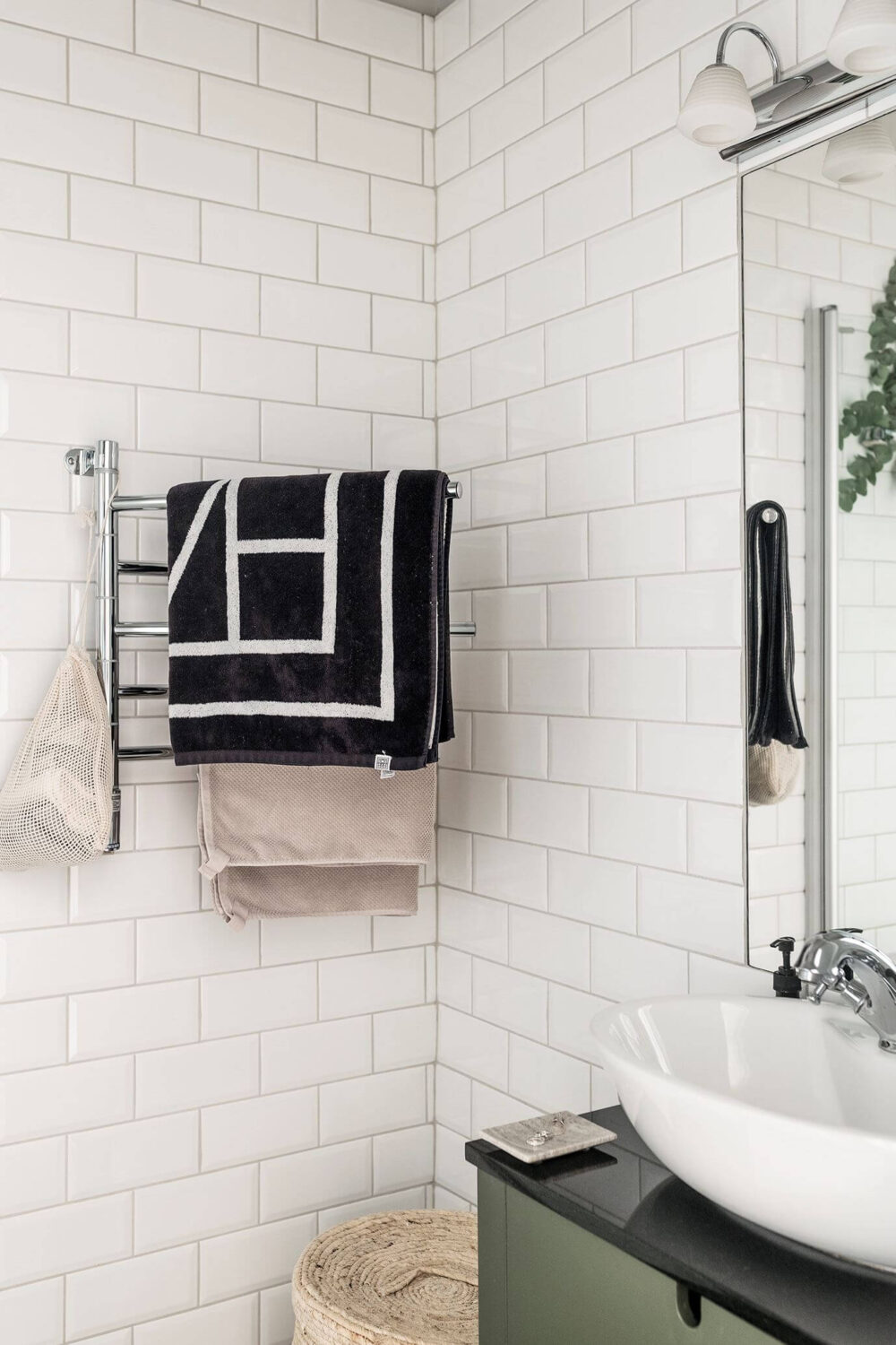 A Small Renovated 1920s Apartment in Stockholm 15 tiny white bathroom
