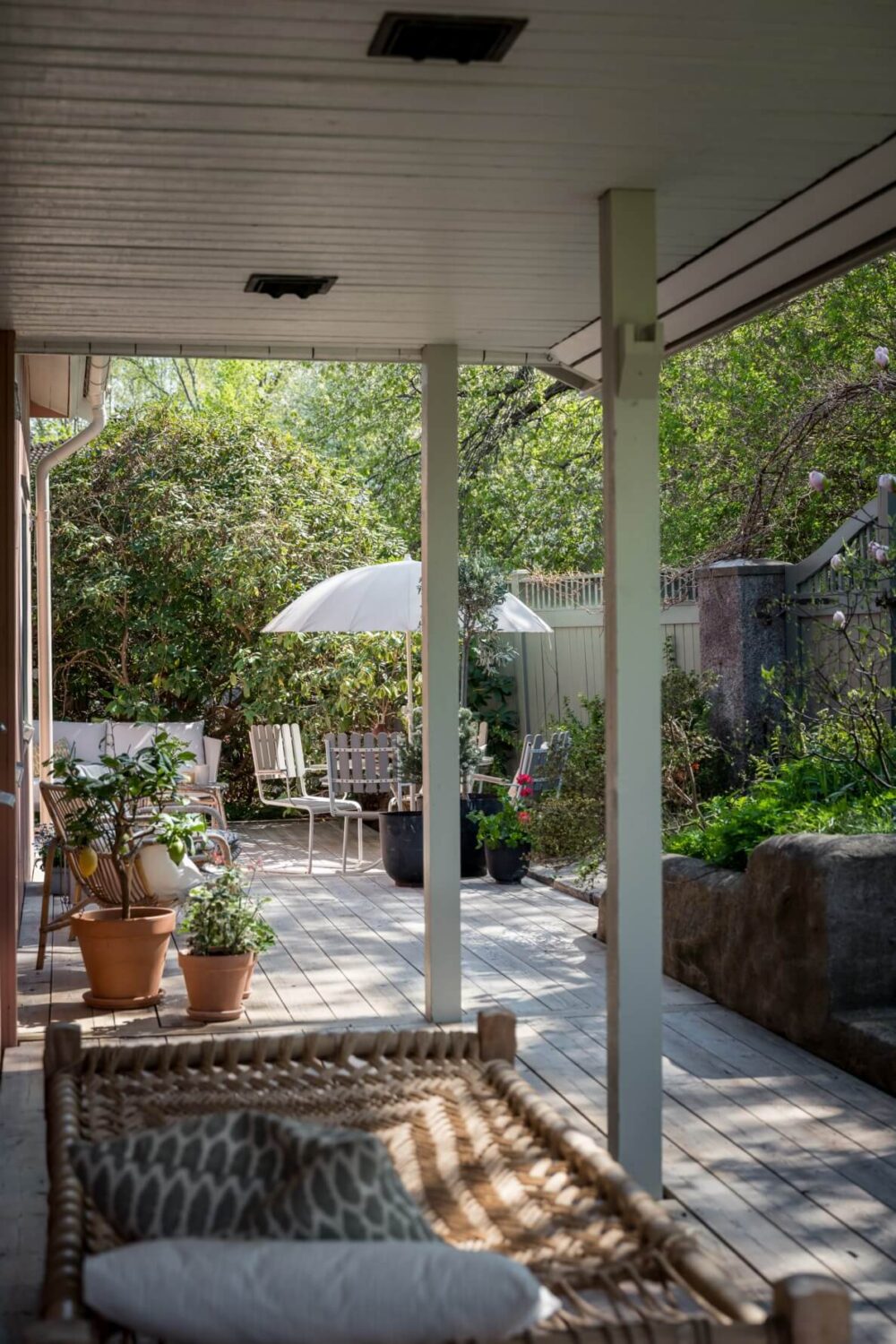 A Pink Swedish House with a Lovely Garden 24 veranda