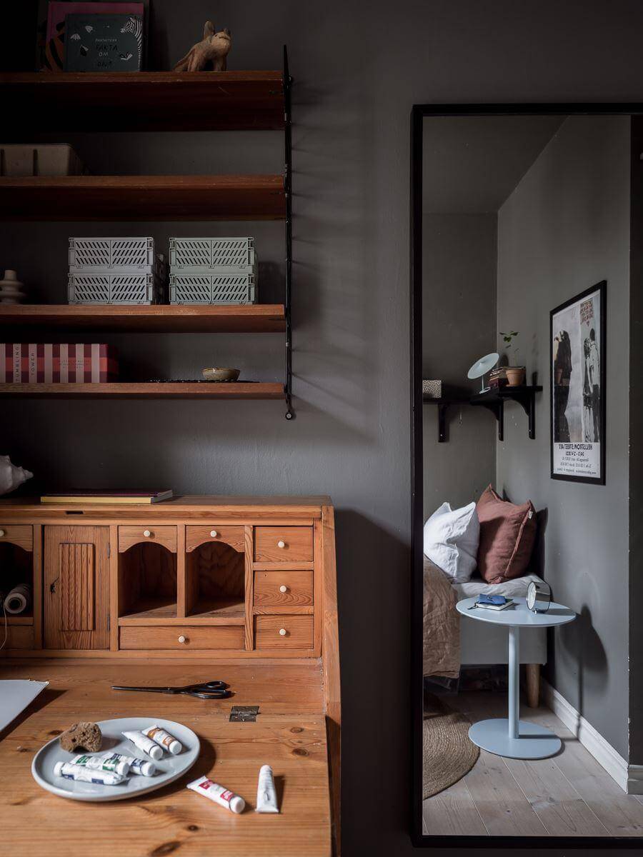 A Light Two Bedroom Apartment in Gothenburg 25 vintage desk