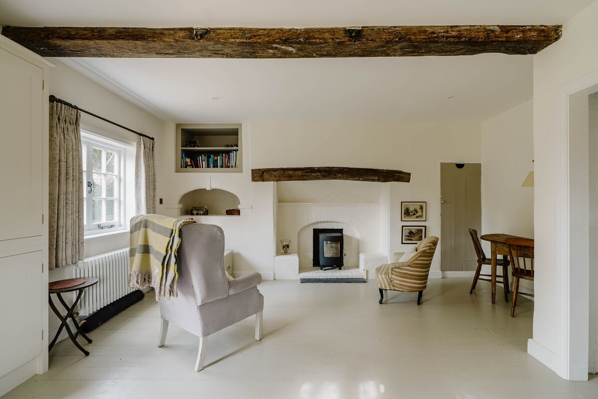 An 18th-Century Historic House with an Amazing Kitchen 25 white guest house living room