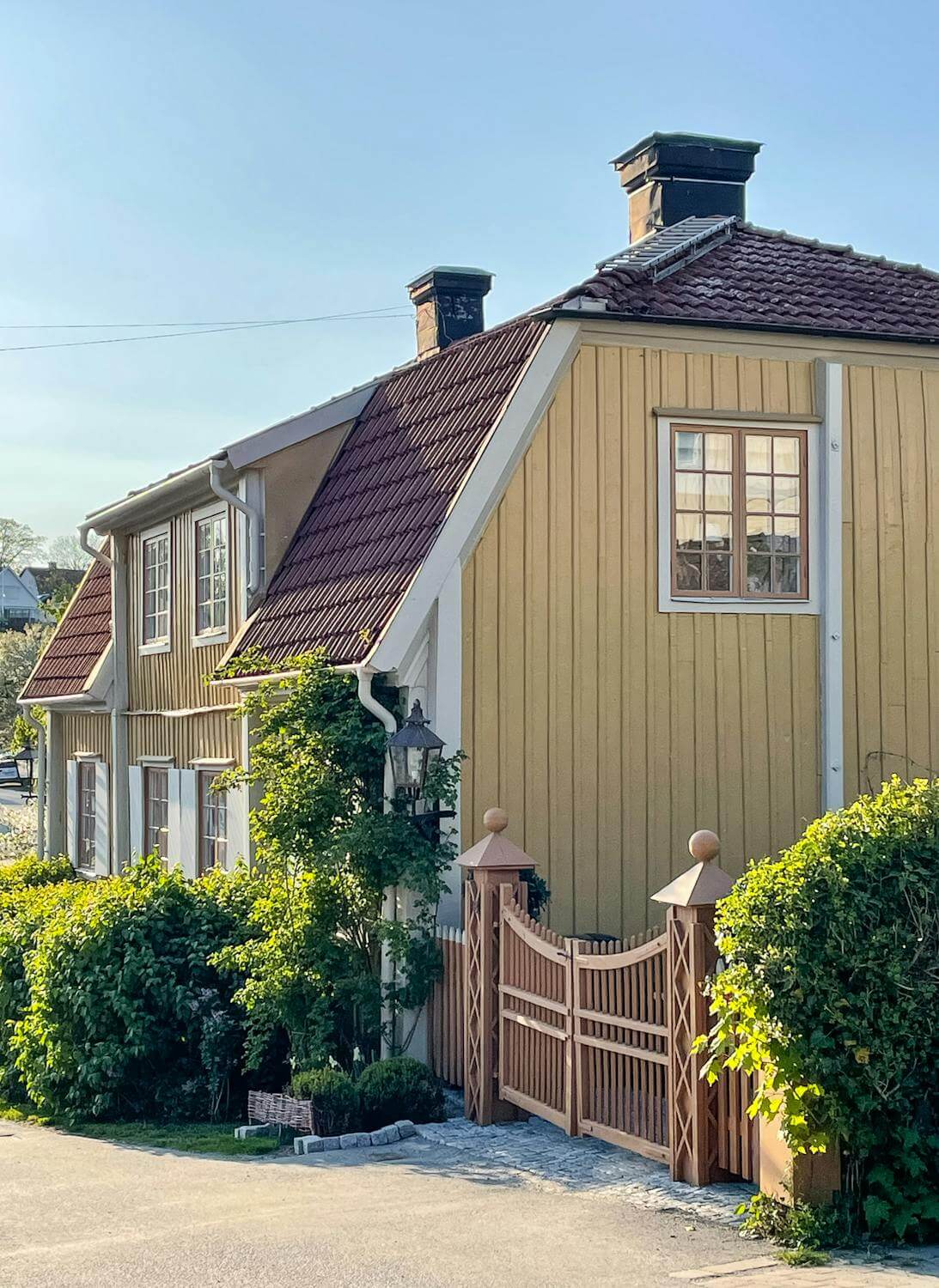 A Classic and Luxurious Lakeside Home in Sweden 32 yellow luxurious summer house sweden nordroom