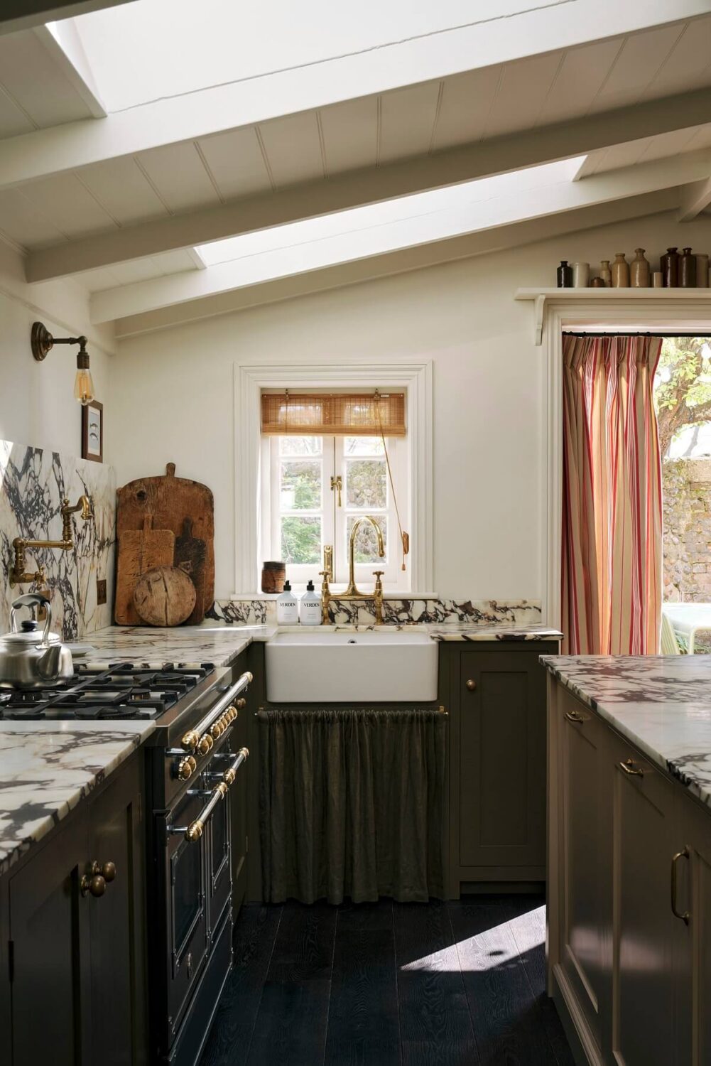 The Flint House Kitchen Extension by deVOL 2 2.TheRealShakerKitchen deVOL nordroom The Flint House Kitchen Extension by deVOL