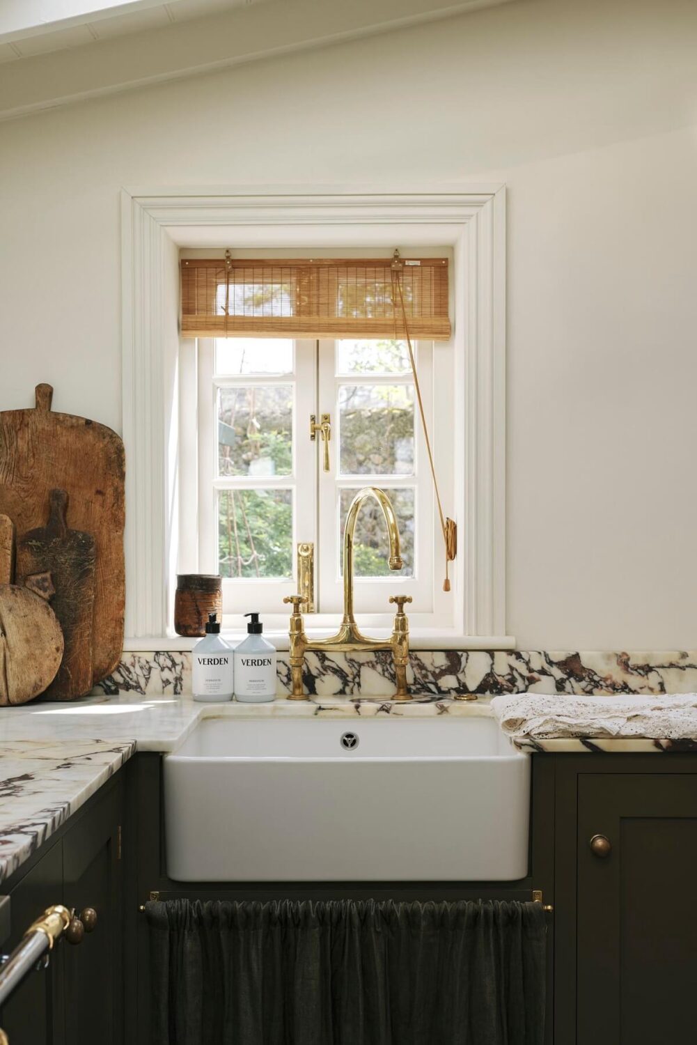 The Flint House Kitchen Extension by deVOL 3 3.TheRealShakerKitchen deVOL nordroom The Flint House Kitchen Extension by deVOL