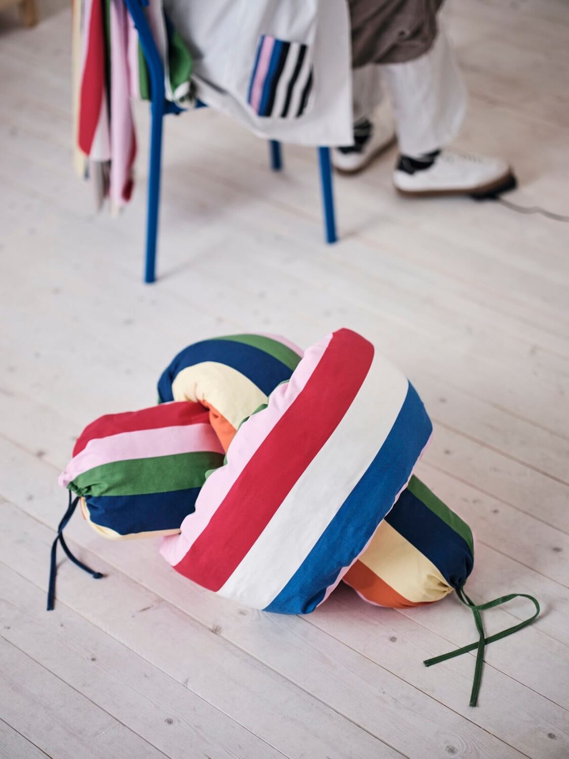 IKEA TYG Collection: New Home Textiles for Endless Creativity 6 IKEA_TYG_JATTEVADD_knot pillow