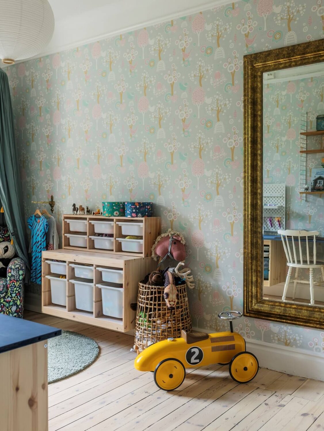 A Light Atmosphere and Wallpapers in a Swedish Apartment 22 MEDF8B41EC3127D4332B0AC10CF5E996683 20240620061638 w2260 q90 A Light Atmosphere and Wallpapers in a Swedish Apartment