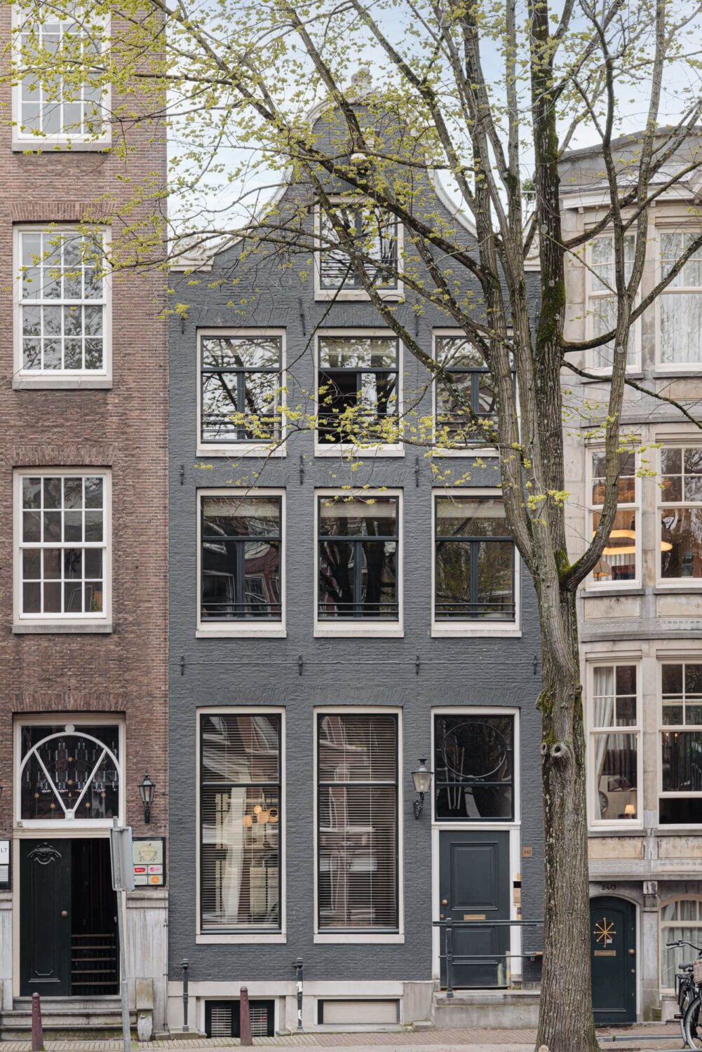 A Luxurious Apartment in an Amsterdam Canal House 30 amsterdam canal house