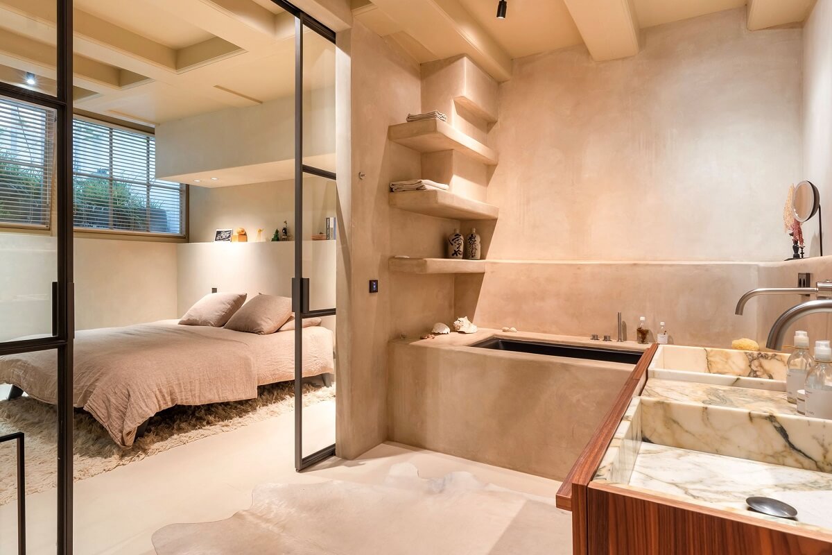 A Luxurious Apartment in an Amsterdam Canal House 26 basement en suite