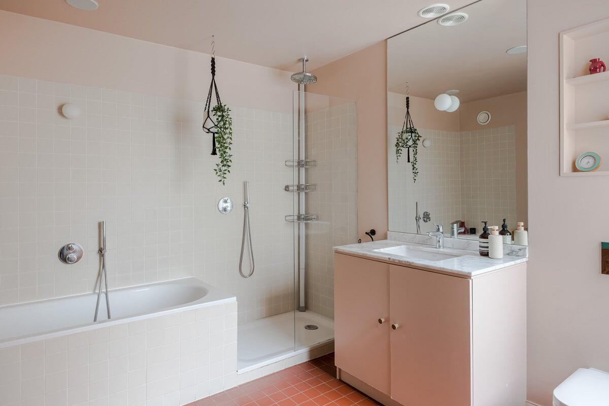 A London Home with an Oak-Framed Glazed Extension 14 bathroom