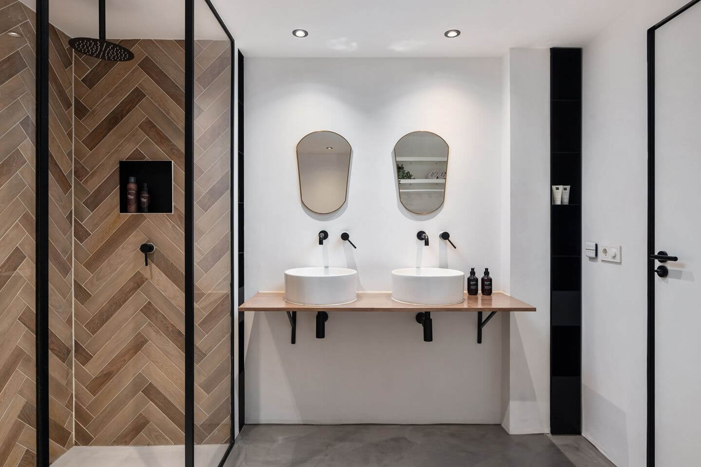 Loft Spaces in a Former School Conversion in Rotterdam 25 bathroom black fittings
