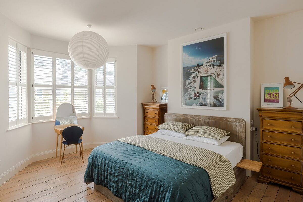A London Home with an Oak-Framed Glazed Extension 13 bedroom with bay window