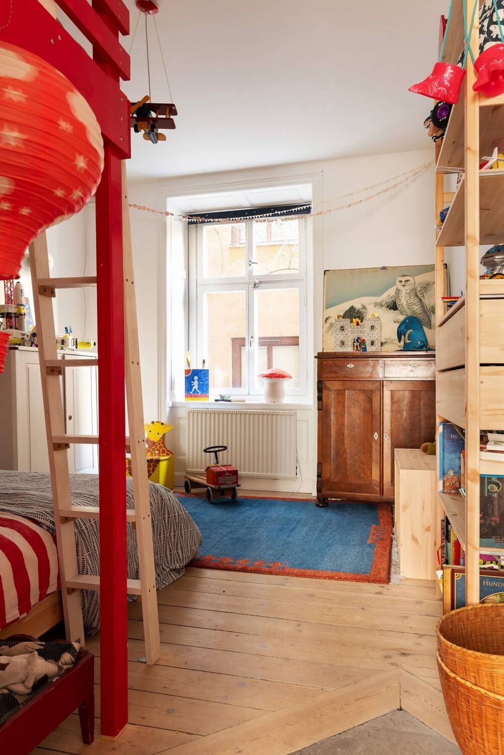 Light and Charming Rooms in a Historic Stockholm Apartment 17 bedroom with loft bed