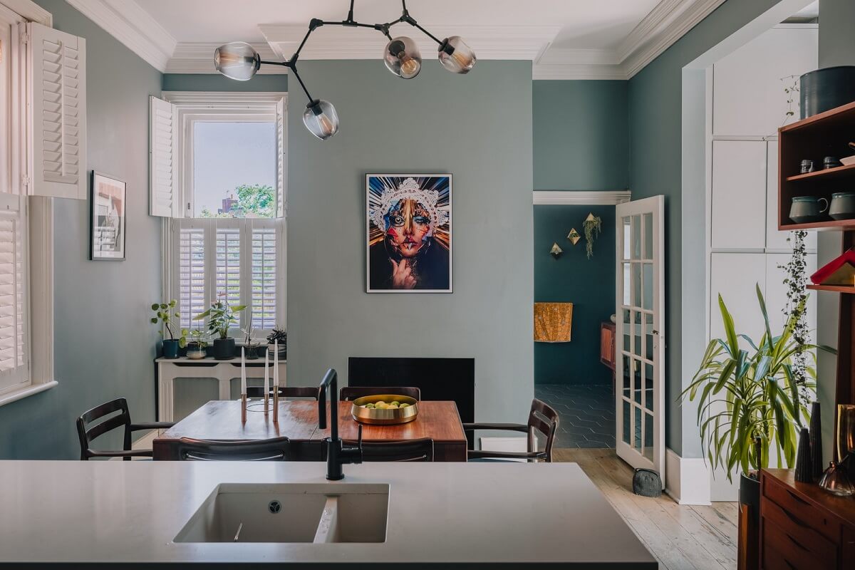 A Deep Blue Color Palette in a London Apartment 5 blue kitchen with dining room