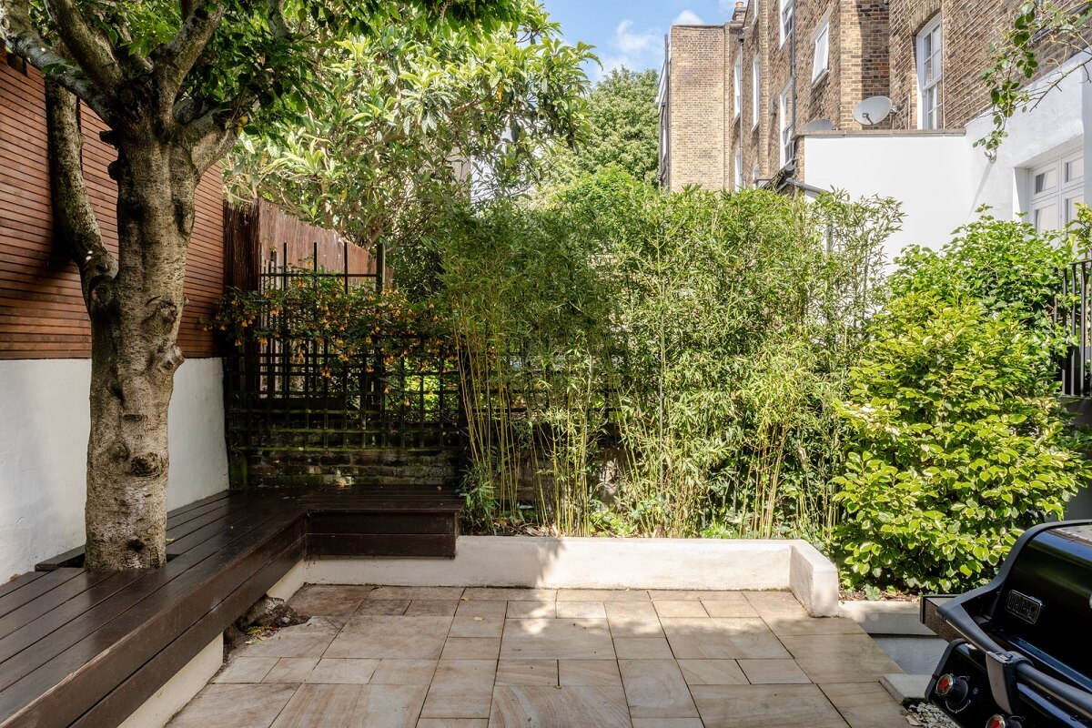 A Green Living Room in a London Maisonette 21 city garden