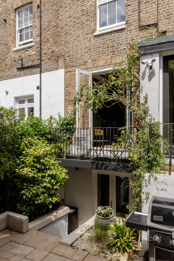 A Green Living Room in a London Maisonette 20 city garden and balcony