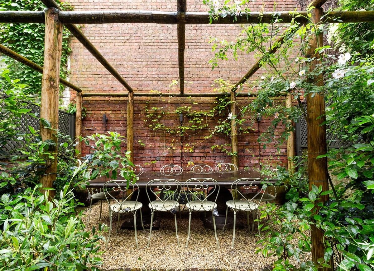 Limewash Paint and Artisan Wallpaper in a London Townhouse 46 city garden dining table plants