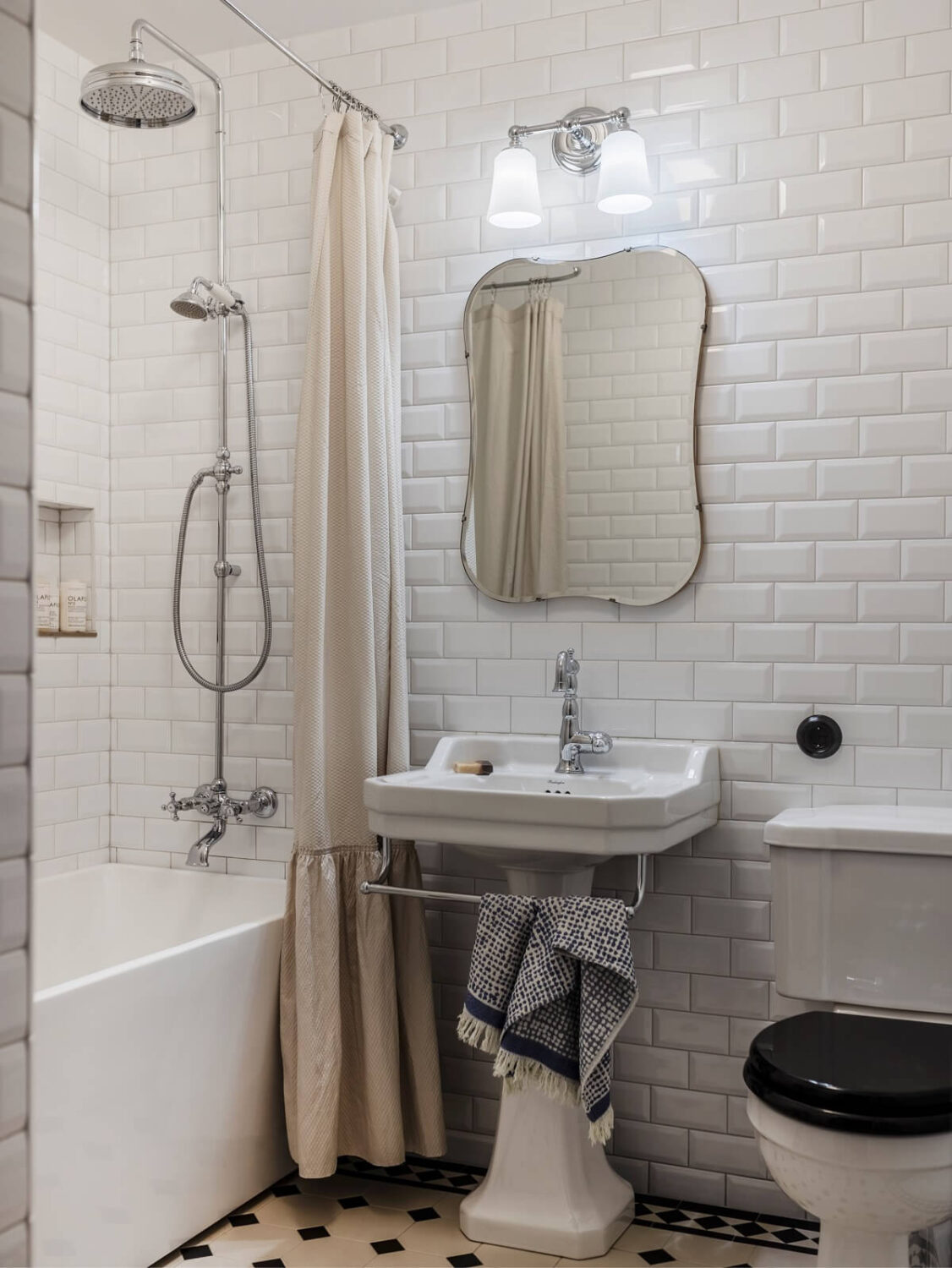 A Light Atmosphere and Wallpapers in a Swedish Apartment 24 classic style bathroom nordroom