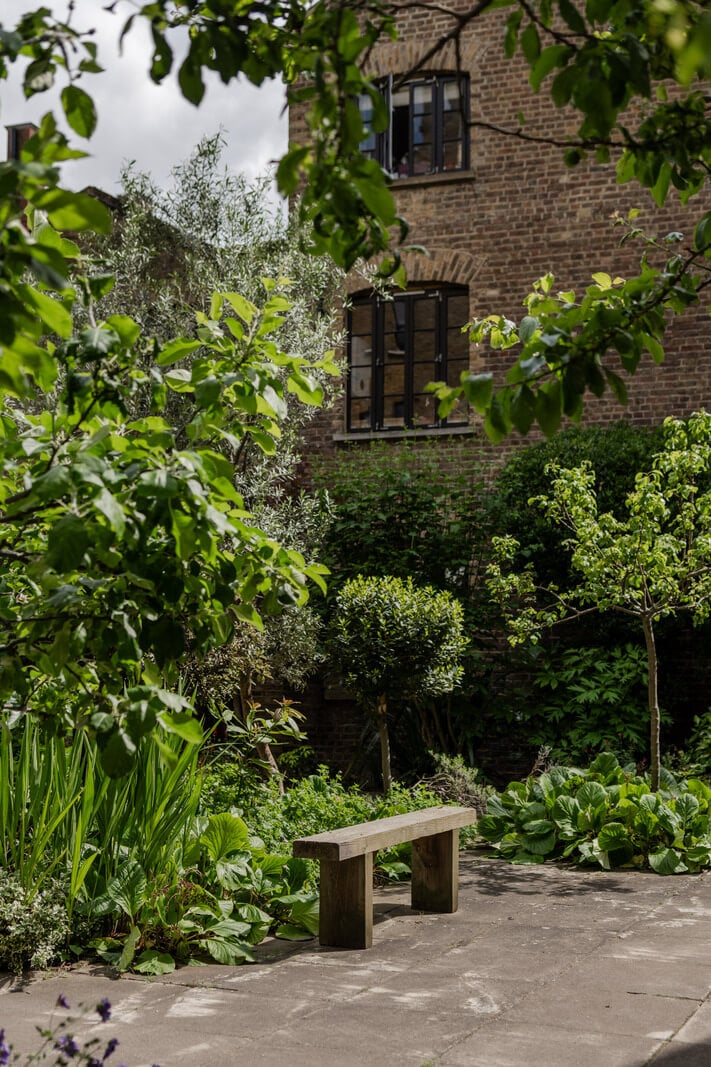 A Modern Scandinavian-Style Apartment in a Former London Mill 12 communal garden A Modern Scandinavian-Style Apartment in a Former London Mill