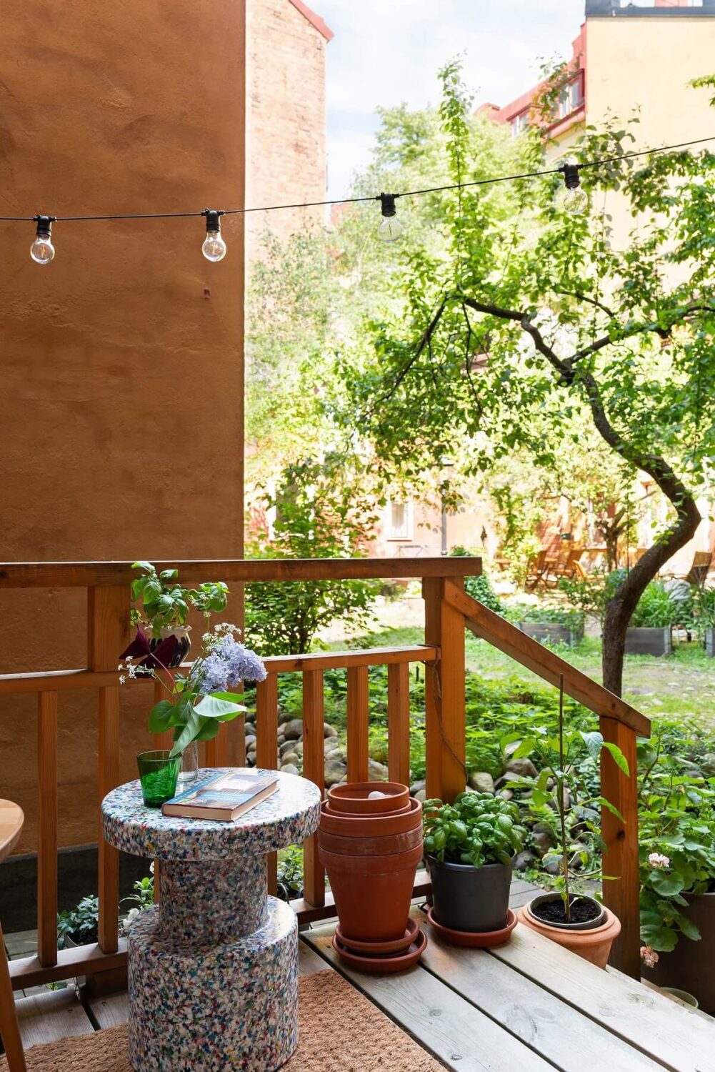 Light and Charming Rooms in a Historic Stockholm Apartment 20 courtyard terrace