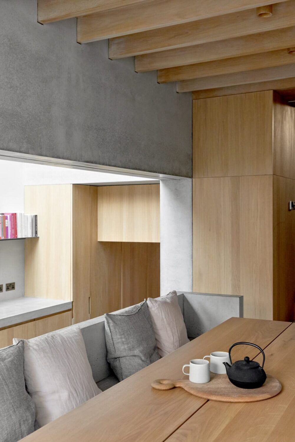 A Georgian Townhouse with a Modern Concrete Extension 11 dining table