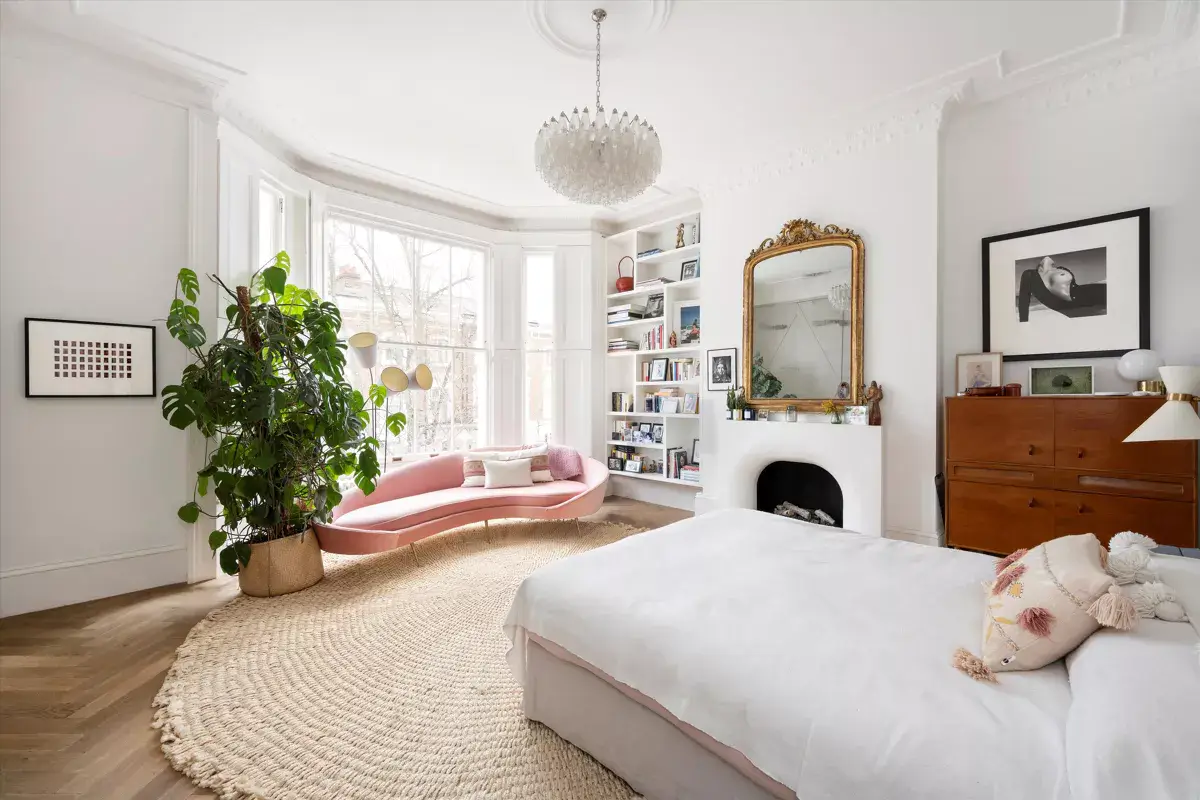 A Light Modern Home in a Historic Building Has a Colorful Bathroom 14 e76ea92d df53 4a39 9e9e 5211f99f9493 0 A Light Modern Home in a Historic Building Has a Colorful Bathroom