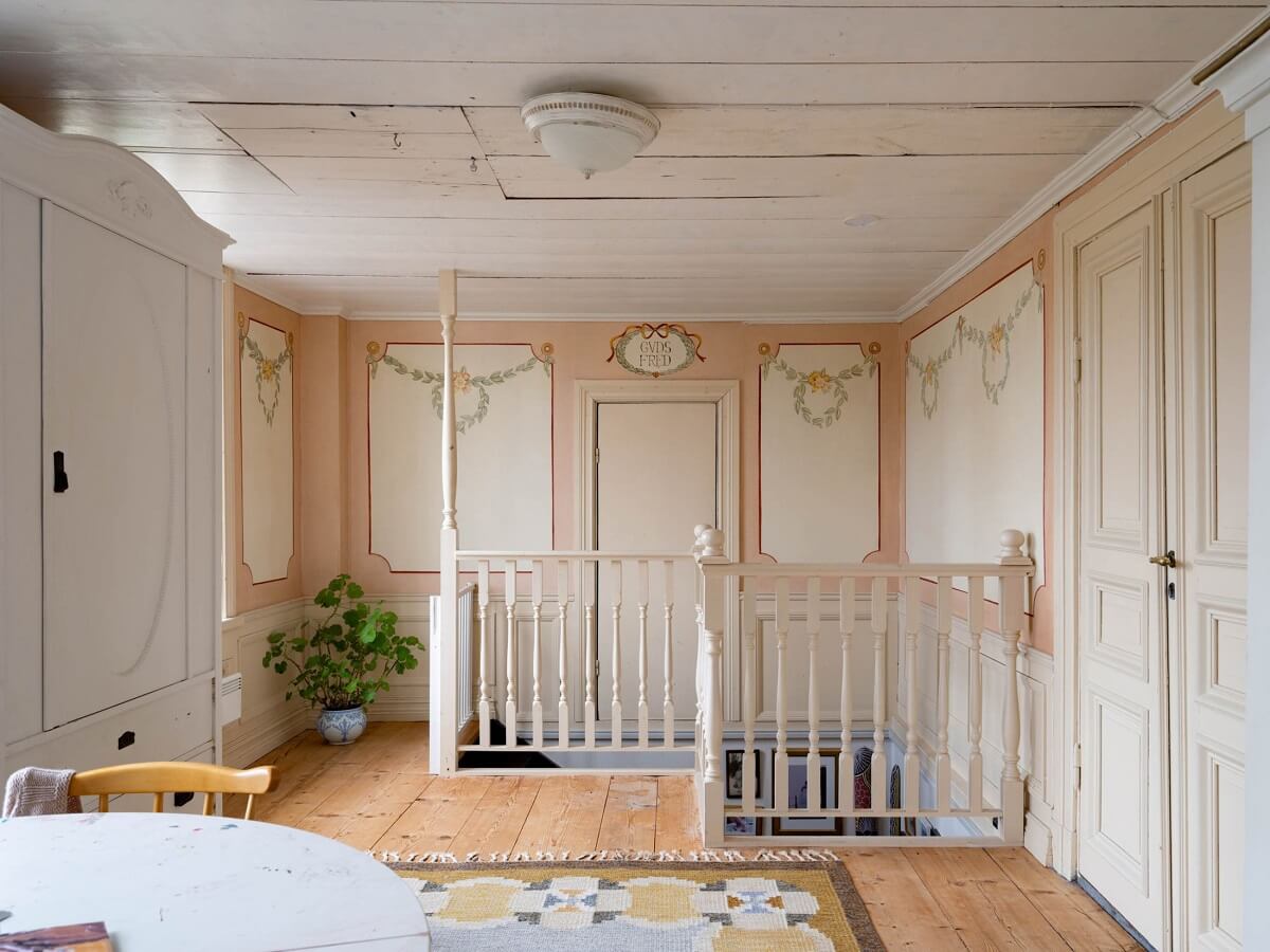 Original Character and Grand Rooms in a Swedish Country House 19 first floor landing