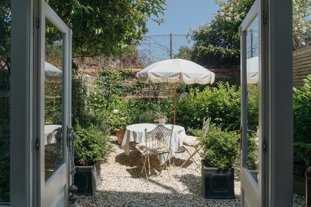 Rich Colors and Patterns in a London Townhouse 25 garden with dining table