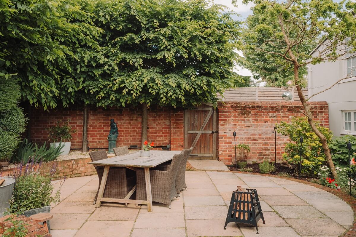 Colorful Rooms in an Elegant Georgian Home in England 22 garden