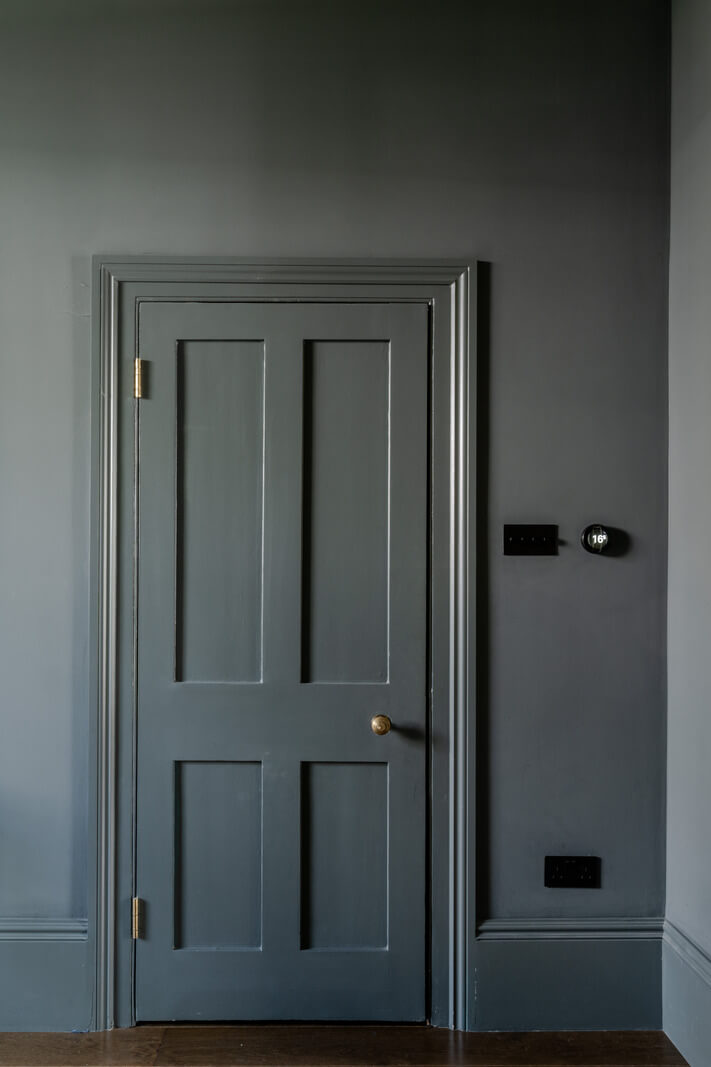 A Green Living Room in a London Maisonette 9 gray wall and door